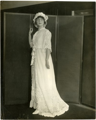 フランクリン・スヴォワール「マーキゼットとレースの夏のナイティ」1905-11年頃（ゼラチンシルバー写真 作： Jessie Tarbox Beals