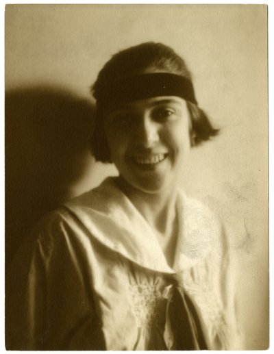 Helen Rehber or Rehler, c.1905-40 (ゼラチンシルバー写真) 作： Jessie Tarbox Beals