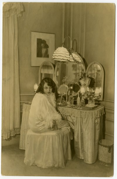 レノアウルリック、女優、1915-28年頃 作： Jessie Tarbox Beals