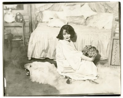 レノア・ウルリック 1915-28年頃（ゼラチンシルバー写真 作： Jessie Tarbox Beals
