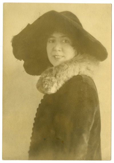 マーガレット・ウィデマー（詩人） 1915-25年頃（ゼラチンシルバー写真 作： Jessie Tarbox Beals
