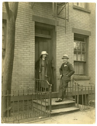 作家Llewelyn Powys氏とその妻、1905-40年頃（ゼラチンシルバー写真 作： Jessie Tarbox Beals