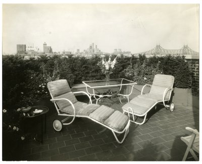 Mrs Alice Woodward Rhinehardt, 400 E 52 St, New York, USA, c.1905-40 (ゼラチンシルバー写真) 作： Jessie Tarbox Beals