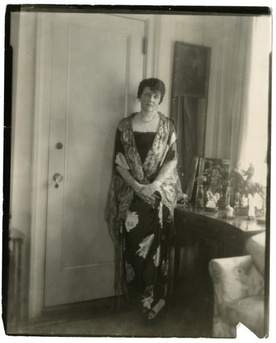 エミリーポスト夫人、エチケット、1926-28年頃 作： Jessie Tarbox Beals