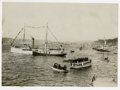 ナバルパレード（9月25日） グラントの墓方面の全景 作： Jessie Tarbox Beals