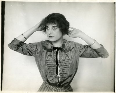 タフタのブラウス、フォーサイス、1905-18年頃（ゼラチンシルバー写真 作： Jessie Tarbox Beals