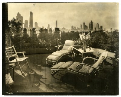 Terrace of Mrs Alice Woodward Rhinehardt, 400 E 52 St, c.1936-37 (gelatin silver photo) 作： Jessie Tarbox Beals