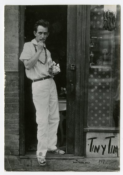 タイニーティム（アメリカ、ニューヨーク、グリニッチビレッジ、1915-22年頃）（ゼラチンシルバー写真 作： Jessie Tarbox Beals