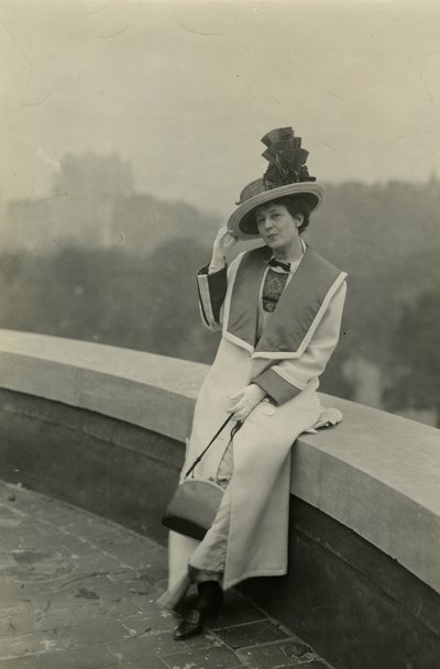 ヴィオラ・アレン 1920-30年頃（ゼラチンシルバー写真 作： Jessie Tarbox Beals