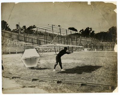 "Gliding Machine "のウィリアム・エイブリー 作： Jessie Tarbox Beals