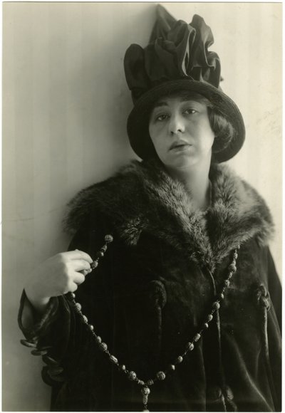 ZoëAkins、Déclasséeの作者、1905〜40年頃 作： Jessie Tarbox Beals