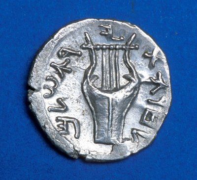 コッバの反乱からのコイン、134-135（金属） 作： Jewish School