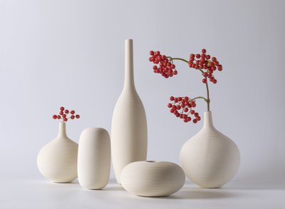 セラミックの花瓶　赤いベリー 作： 