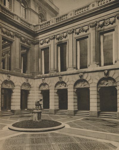 Throgmorton Streetのドレイパーズホールの中庭、c1935。 作： Joel