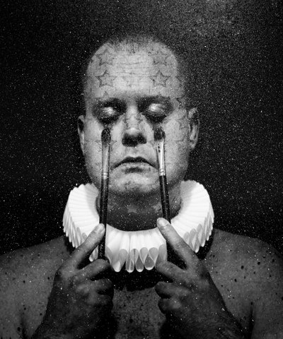 ピエロの死（シリーズ）、2016年（写真加工） 作： Johan Lilja