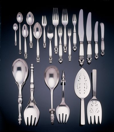 どんぐり模様の食器サービス 作： Johan Rohde