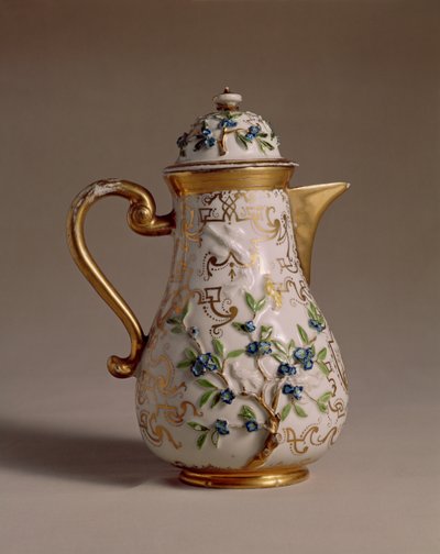 浮き彫りが施されたコーヒーポット、マイセン、c.1710磁器 作： Johann Friedrich Bottger