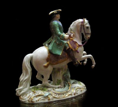 セメノフスキーライフガード連隊制服を着たキャサリン2世の乗馬の肖像1729-1796、1770年 作： Johann Joachim Kaendler