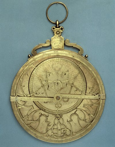 天体観測機器：16世紀に製作されたヨハネス・ストフラー（Stoffler）（1452-1531）のアストロラーベ。パリ、ブリュー・コレクション 作： Johannes Stoeffler