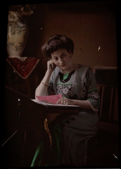 読書台の後ろの女性 作： Johannes Hendrikus Antonius Maria Lutz
