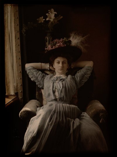 椅子に座る女性 作： Johannes Hendrikus Antonius Maria Lutz