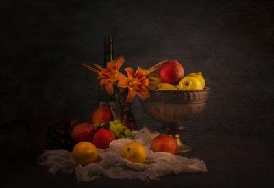 古典的な果物の静物画 作： John-Mei Zhong