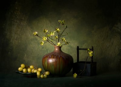 優雅な緑の静物画 作： John-Mei Zhong