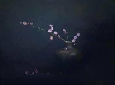 梅の花の静物画 作： John-Mei Zhong