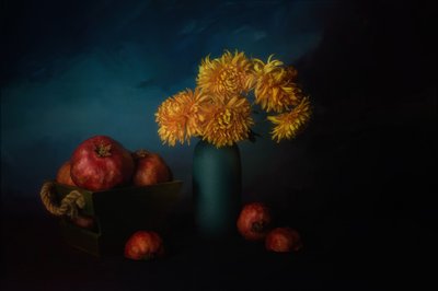 ザクロと黄金色の菊 作： John-Mei Zhong