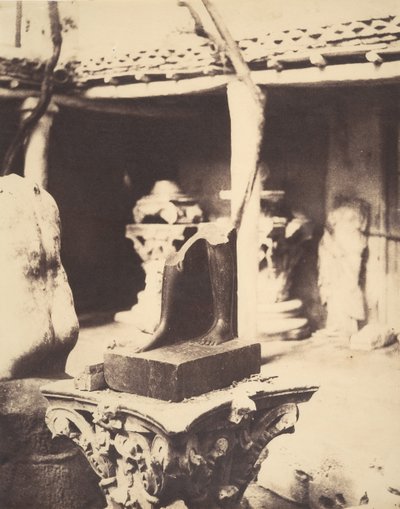 1856 年、アルジェリア、シェルシェルの博物館にあるエジプト像の断片。 作： John Beasley Greene