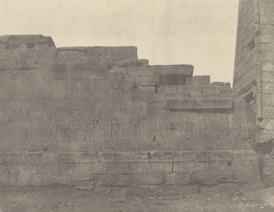 カルナック、ハイポスタイルホールの南にある寺院、南壁（外面） 作： John Beasly Greene