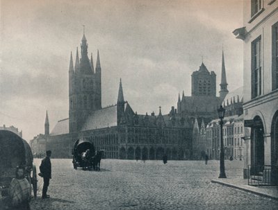 市庁舎と布ホール、イープル、ベルギー、c1900 1914-1915 作： John Benjamin Stone