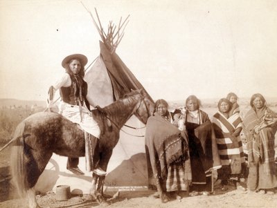 1891年のティーピーでのラコタインディアン女性 作： John C. H. Grabill