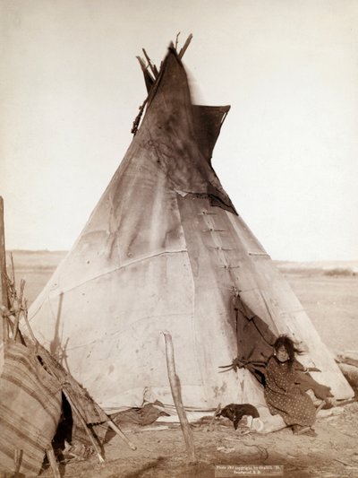 ティピの前に座るオグララ族の少女 作： John C. H. Grabill