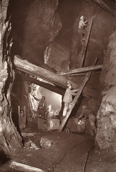 イースト プール鉱山の 180 号、「Mongst mines and miners, or Underground Scenes by Flash-Light」（J.C. Burrows と William Thomas 著）のイラスト、パブ。 1893年（セピア写真） 作： John Charles Burrow