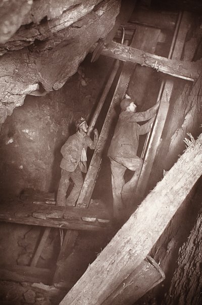 クックズ キッチン鉱山のマン エンジン、「Mongst mines and miners, or Underground Scenes by Flash-Light」の挿絵、J.C. バロウズとウィリアム トーマス、パブ。 1893年（セピア写真） 作： John Charles Burrow