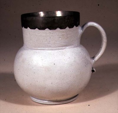 マグカップ、1680年頃（塩釉石器） 作： John Dwight