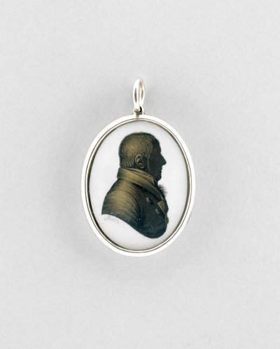 シルエット付きペンダント 1795年頃（アイボリーに水彩、9Kローズゴールド、パール、髪の毛、ガラス 作： John Field
