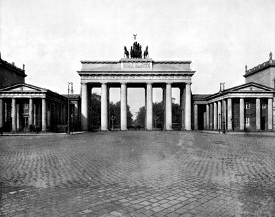 ブランデンブルク門、ベルリン、1893年。 作： John L. Stoddard