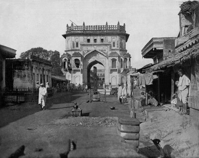 インドのラクナウの門 1890年頃（モノクロ写真 作： John Lawson Stoddard