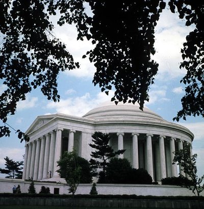 ジェファーソン記念館、1938-43年に建てられました 作： John Russell Pope