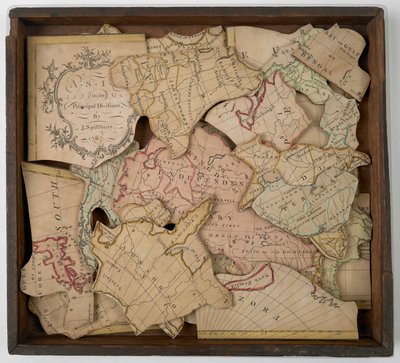ジグソーパズルの形をしたアジアの地図（ボードに彫刻） 作： John Spilsbury