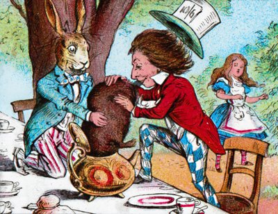 マッドハッターとマーチヘアはヤマネをティーポットに入れようとしたc1910 作： John Tenniel