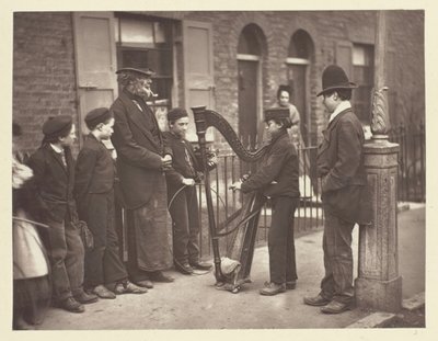 ハリアンストリートミュージシャン、1881年。 作： John Thomson