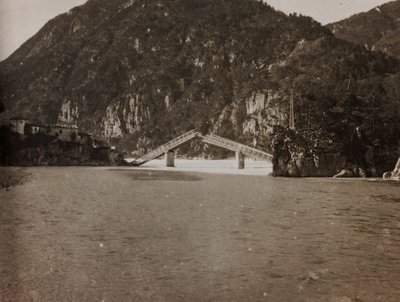 アルバム「Meine weltkriegs - Erinnerungen South-West Front (Carinthia, Italien, South Tyrol) (私の世界大戦-南西戦線の思い出（カリンシア、イタリア、トレンティーノ・アルト・アディジェ）1915/03/1931-12/11/1918 - Josef Zohles Wien ": 橋はMoggioで採掘された。 作： Josef Zohles