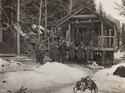 アルバム「Meine weltkriegs - Erinnerungen South-West Front (Carinthia, Italien, South Tyrol) (私の世界大戦-南西戦線の記憶（カリンシア、イタリア、トレンティーノ・アルト・アディジェ）1915年3月31日-1918年11月19日 - Josef Zohles Wien ": カーブの前の兵士たち。 作： Josef Zohles
