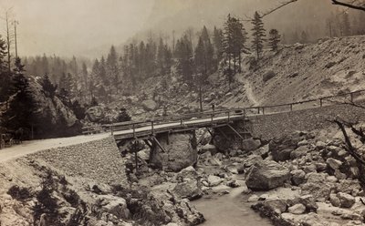 アルバム "Meine weltkriegs - Erinnerungen South-West Front (Carinthia, Italien, South Tyrol) (私の世界大戦-南西戦線の記憶（カリンシア、イタリア、トレンティーノ・アルト・アディジェ）1915年3月31日-1918年11月19日 - Josef Zohles Wien ": リに架かる軍用橋 作： Josef Zohles