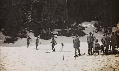アルバム "Meine weltkriegs - Erinnerungen South-West Front (Carinthia, Italien, South Tyrol) (私の世界大戦-南西戦線の思い出（カリンシア、イタリア、トレンティーノ・アルト・アディジェ）1915年3月31日-1918年11月19日 - Josef Zohles Wien ": スキーを履いた兵士たち（モノクロ写真 作： Josef Zohles
