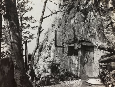 アルバム "Meine weltkriegs - Erinnerungen South-West Front (Carinthia, Italien, South Tyrol) (私の世界の戦争-南西戦線の思い出（カリンシア、イタリア、トレンティーノ・アルト・アディジェ）1915/03/1931-12/11/1918 - Josef Zohles Wien ": 戦争の避難場所（モノクロ写真 作： Josef Zohles