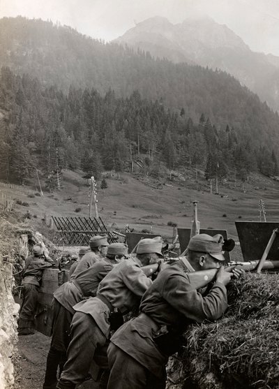 アルバム「Meine weltkriegs - Erinnerungen South-West Front (Carinthia, Italien, South Tyrol) (私の世界の戦争-南西戦線の思い出（カリンシア、イタリア、トレンティーノ・アルト・アディジェ）1915/03/1915-12/11/1918 - Josef Zohles Wien ": 塹壕の中の兵士（b 作： Josef Zohles